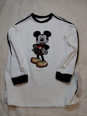 Mickey Mouse Graphic Sweatshirt White Black Long Sleeve Size M NWT